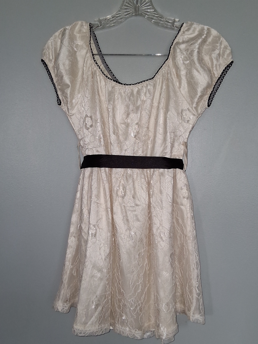 Source Unknown Cream Lace Midi Dress with Black Trim